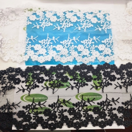 Entredos tull bordado 15 cm x 15 yd