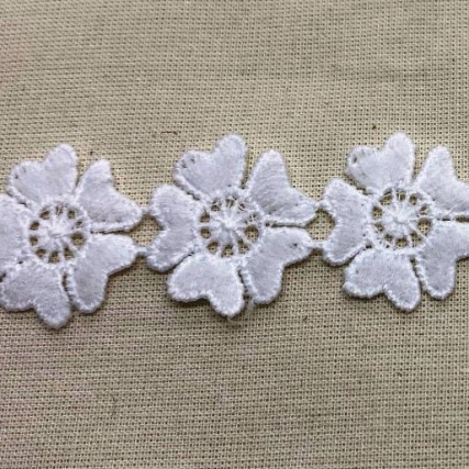 Guipure flor 5 petalos 3 cm x 15 yds