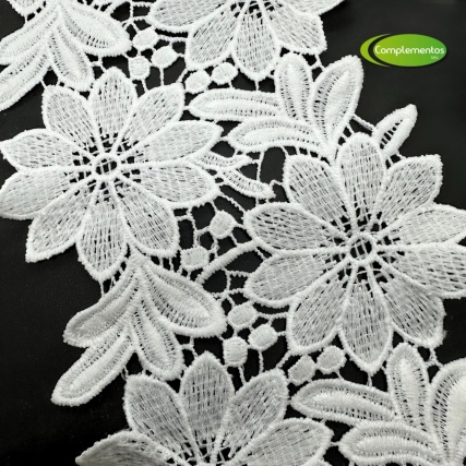 Guipure flor 14 cm ancho x 13.7 yd