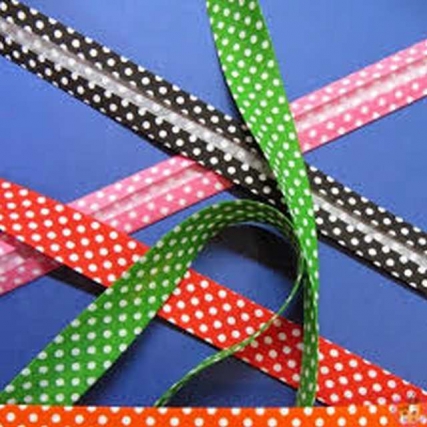 Cinta bies de poplin 2 cm x 25 a lunares