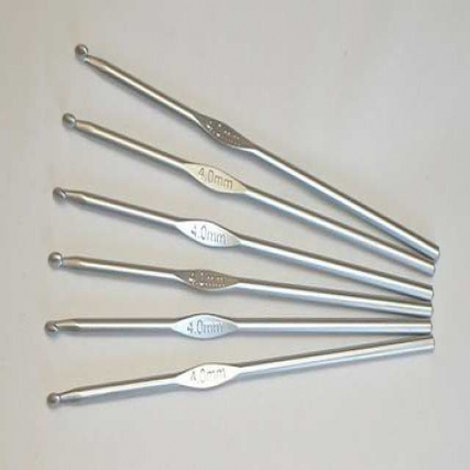 Aguja de crochet aluminio 5 mm x 12 unid