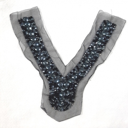 Cuello negro con gemas x unid