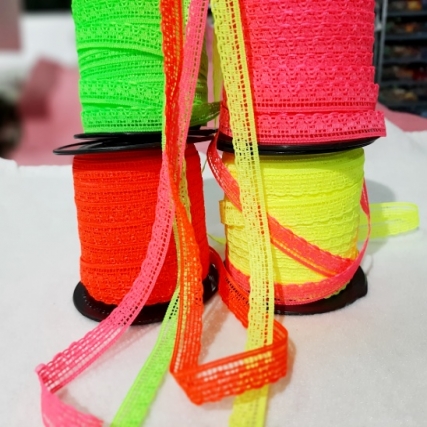 Puntilla nylon fluo 1.5 cm  x 50 mts