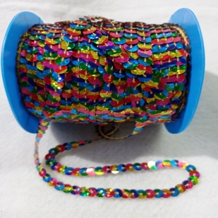 Lentejuela en rollo multicolor x 80 yd