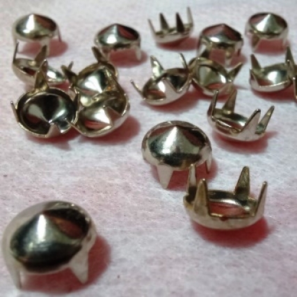 Tacha conica hierro niquel 5.5mm x 500un